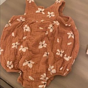 rylee and cru size 6-12 months romper